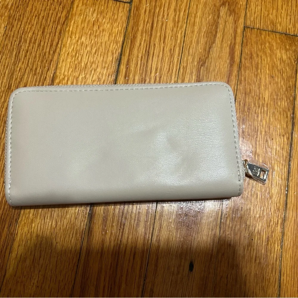 Badgley Mischka‎ Purse / Wallet with Gold Studs Taupe